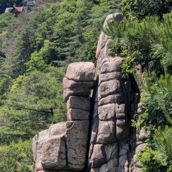 西の岩、クライミングしてる人がいた🧗