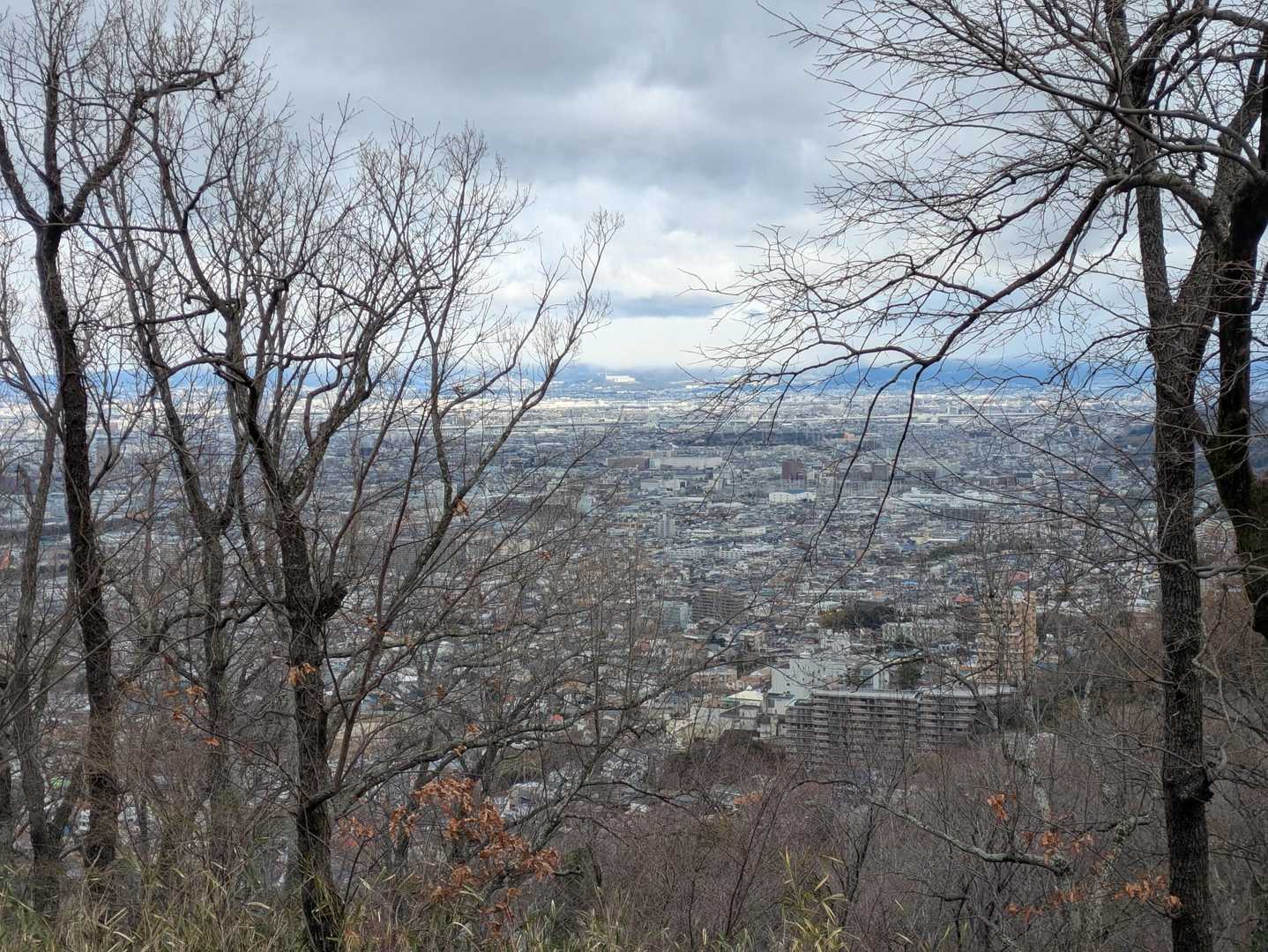 雪雲が低く降りそうです。