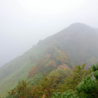 雲峰山に到着。あと30分で山頂。