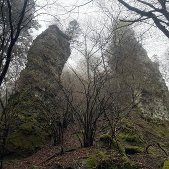 巨大な二つの岩