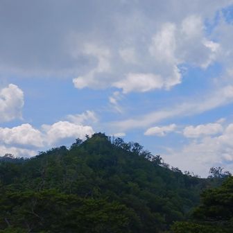 乙女山から見上げるお姫山
上目遣いは乙女の嗜みです♥

乙女の山頂からの景色も良いです。これがデレなんでしょう。
来て良かったと感じた。