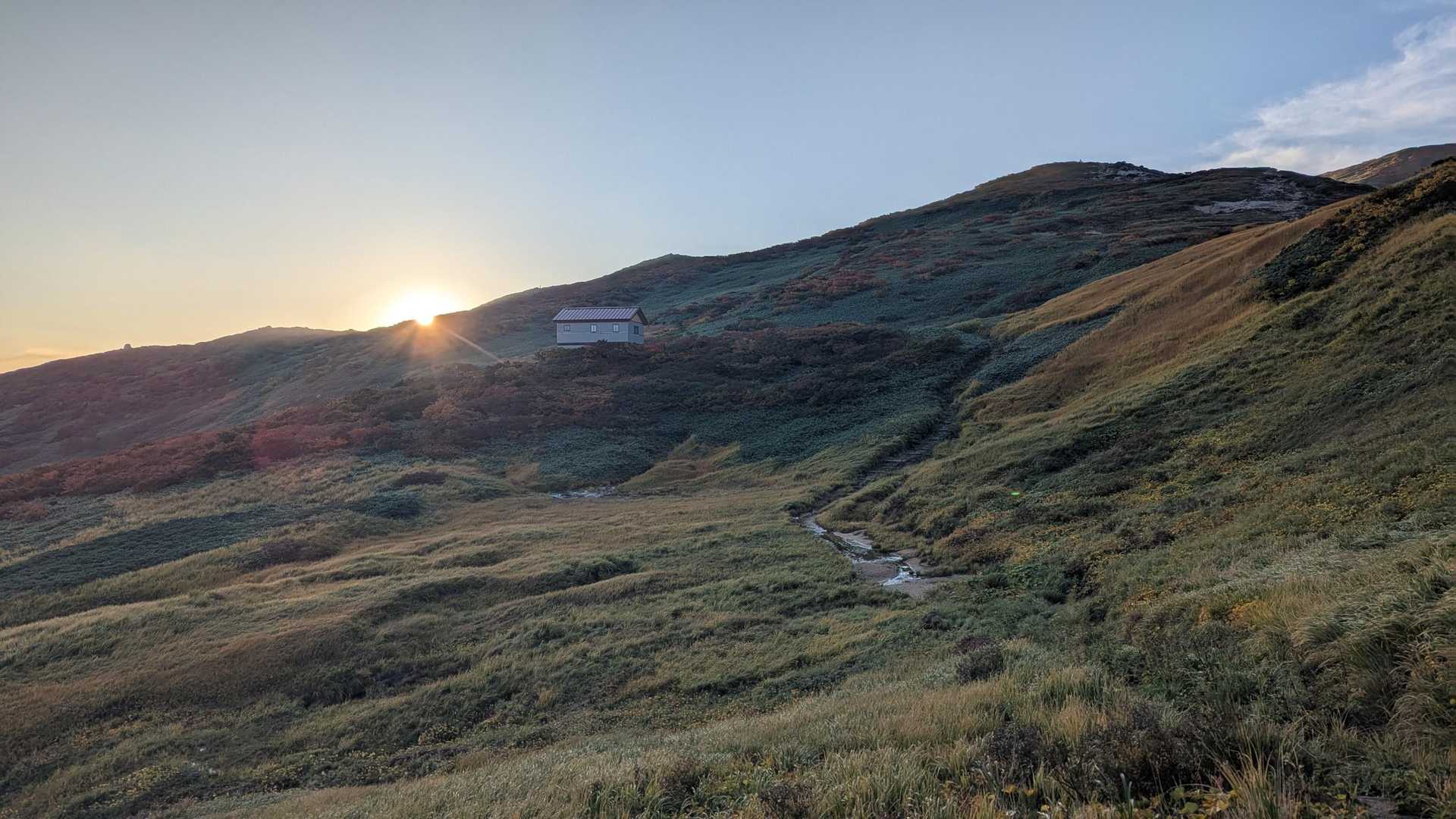歩き始めて振り返ると御来光🌄