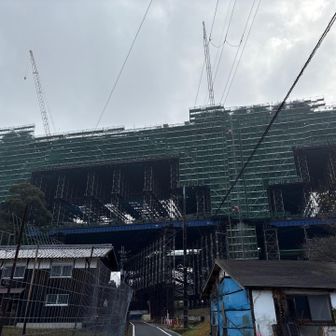 新名神の工事中。
そのため登山道も一部閉鎖中。