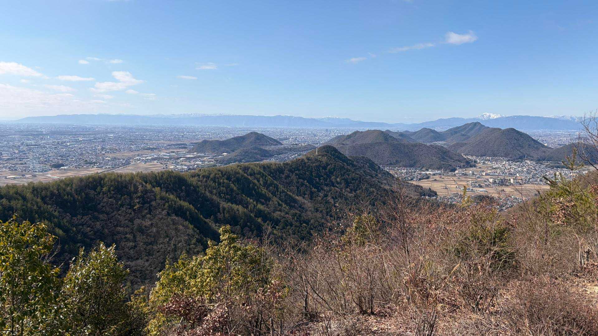 北山に向かいます♪
何回歩いても…ここの進行方向、左←の稜線と各務原市の景色が好きだなぁ〜