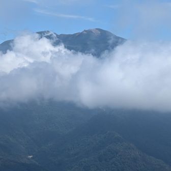 御前峰　確かに対面しているのがこの山　応頂