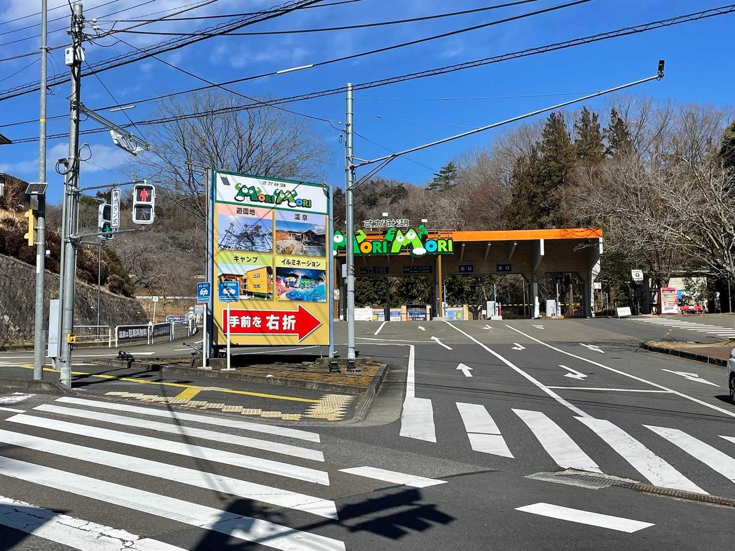 バスが行ったばかりで、次は1時間後😅
それなら相模湖駅まで歩きます！