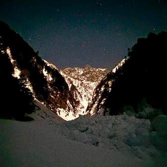 暗くて良く見えないけど滝谷のデブリはスケールが凄すぎ😱

雪国育ちだけど北アは違うねー❄️