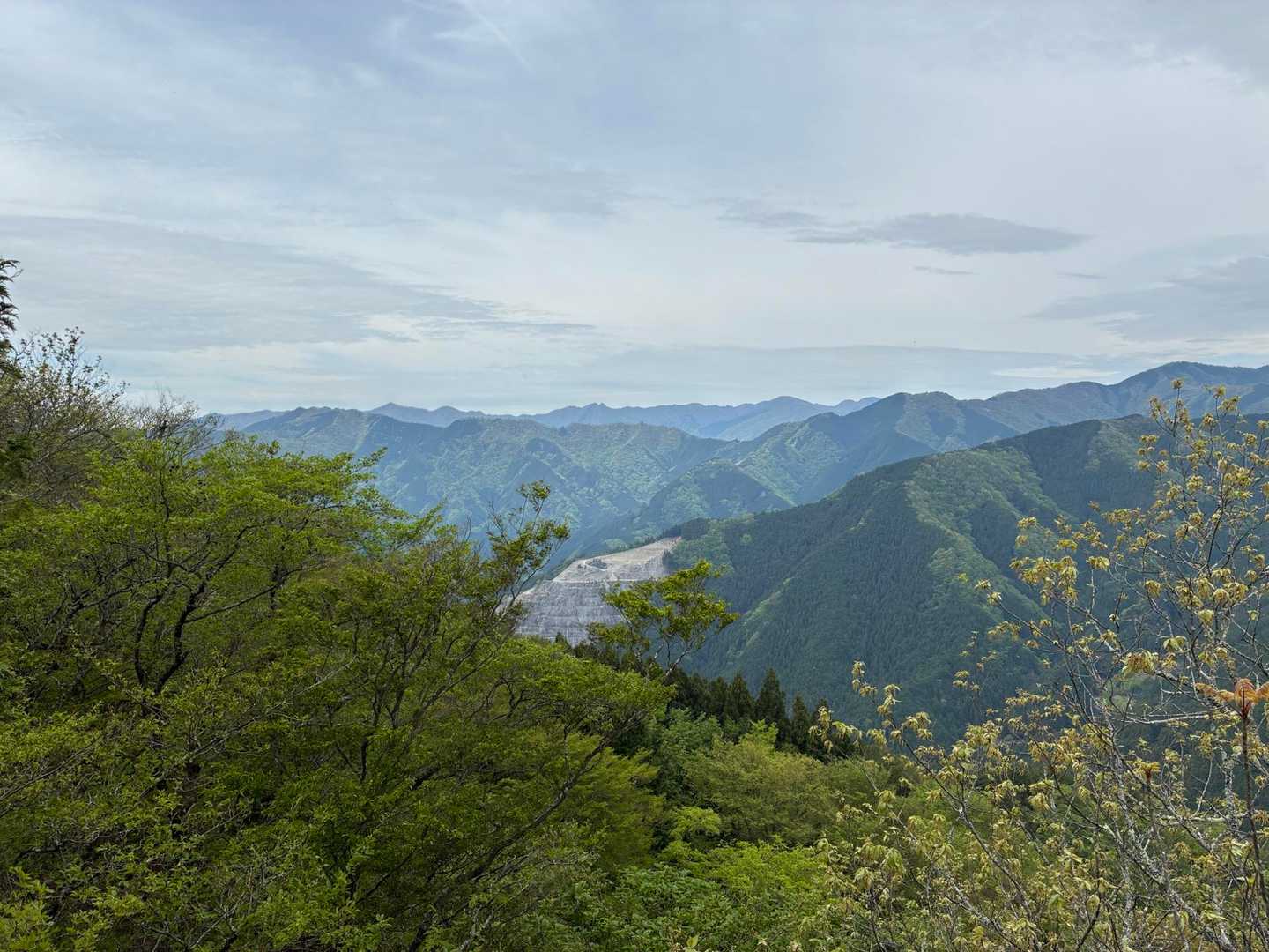 危険ルートは迂回して気持ちよく周りの山々を見ながら歩きます🚶‍♀️