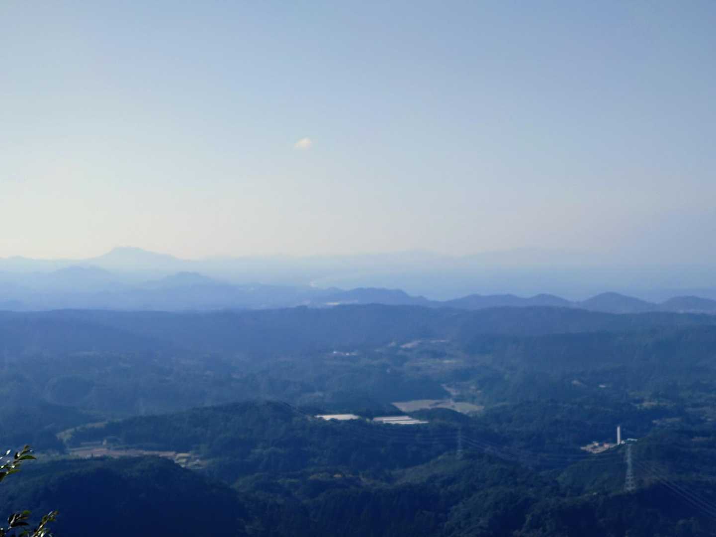 またまた霞んでますが 次のターゲット 九州百名山の野間岳 金峯山が見えてます
