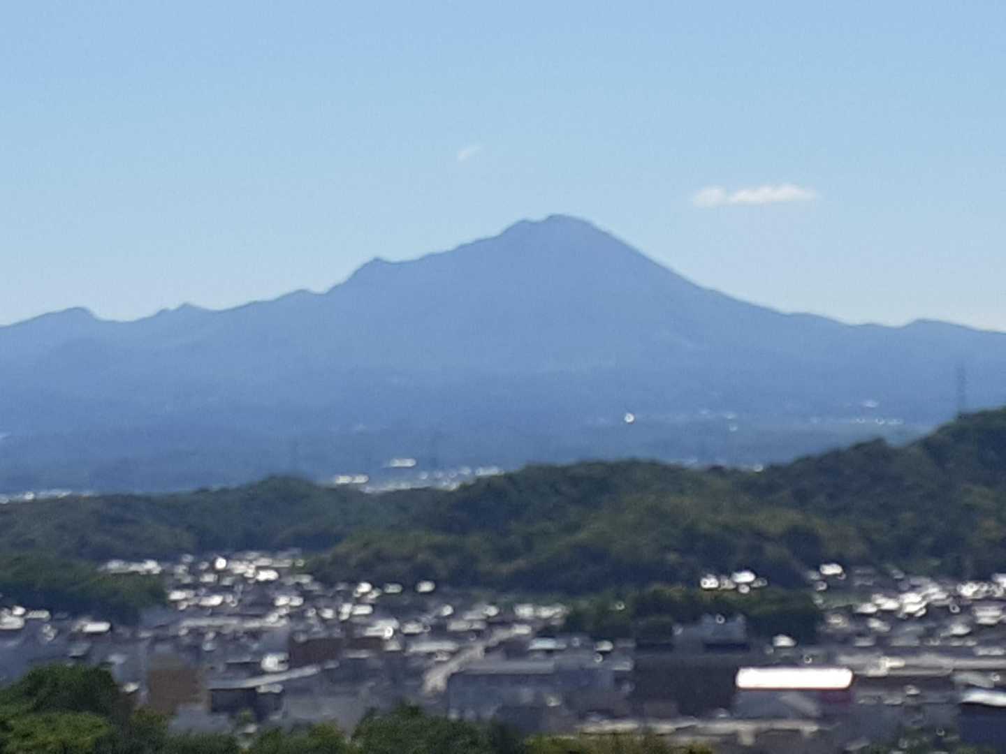 大山 (だいせん)
標高 1,729m

中国地方最高峰
日本百名山 (中国地方唯一)
花の百名山

「伯耆富士」
「伯耆大山」
「出雲富士」

大山隠岐国立公園内にあります