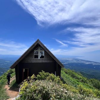 山頂の小屋は二階建て
素晴らしい景色です
