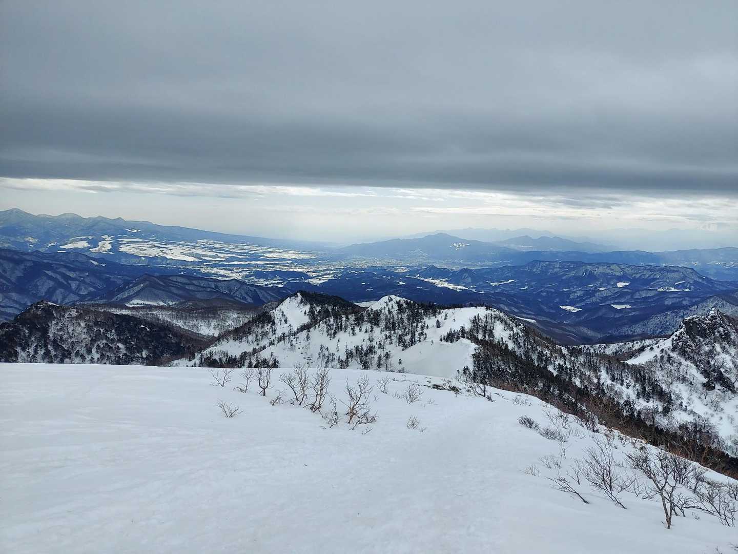 右奥に妙義山、左端に赤城山
