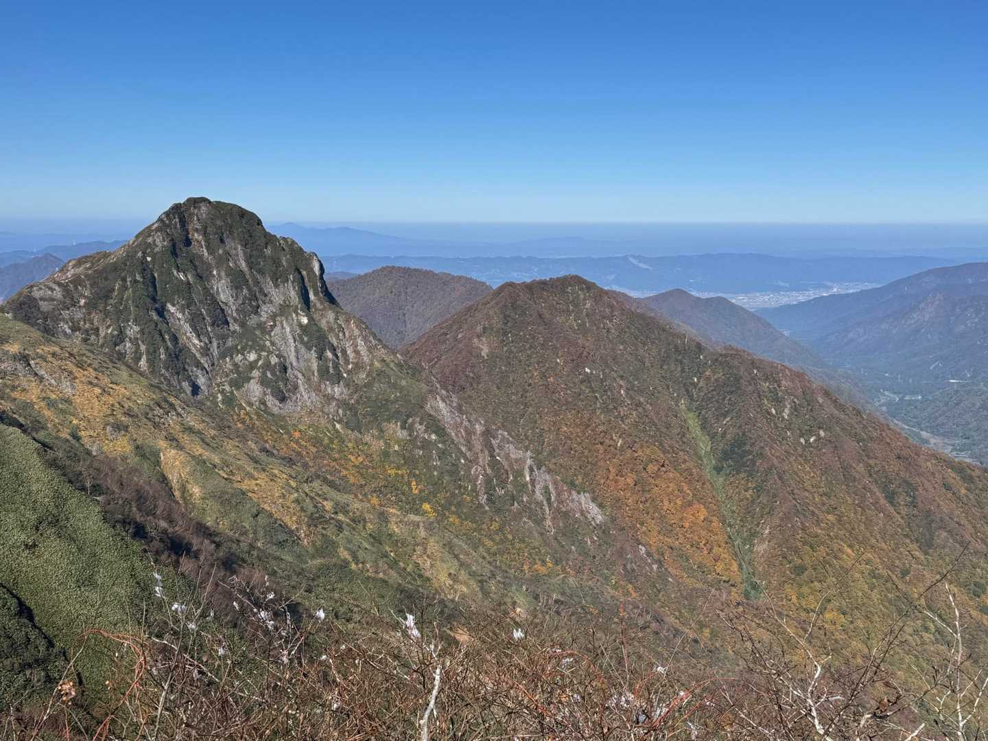 七ツ小屋山からは〝上州のマッターホルン〟と呼ばれる大源太山がよく見えます⛰️