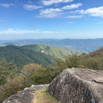 駅から車で20分くらいかかるせいか登山者は少なめ
