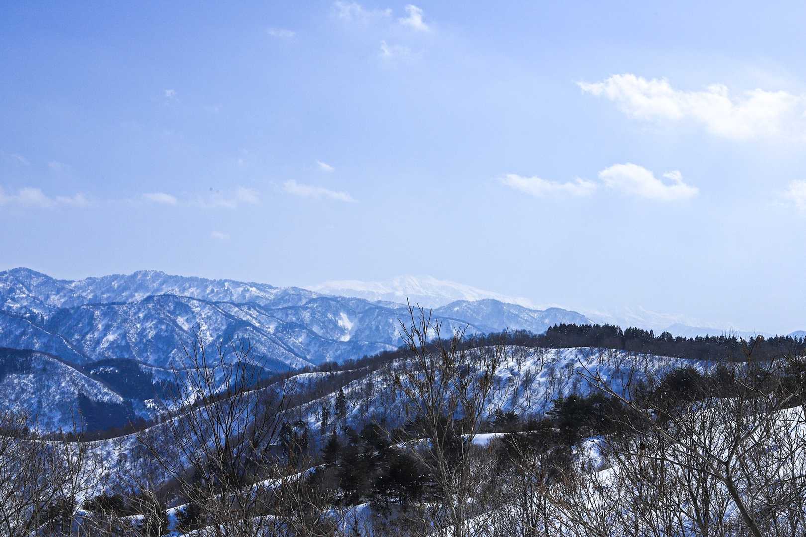奥の白い山は、白山です🎶🗻