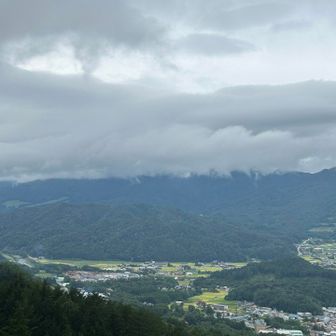 今日の【猪臥山（IBUSEYAMA）標高1,519m】です

👀山頂付近が全て雲の中に😶‍🌫️