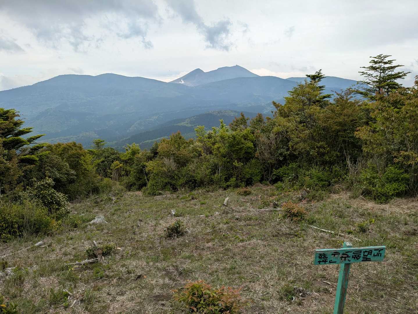 
少し戻ると展望台から韓国岳✨