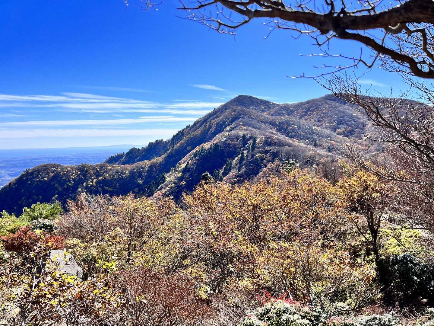 さっきまで居た釈迦ヶ岳を振り返る✨
