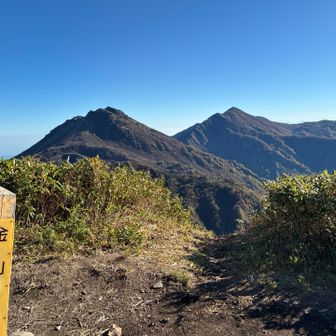 金山から見える新潟焼山と火打山