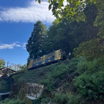 ちょうどケーブルカーが出発したところでした🚃
