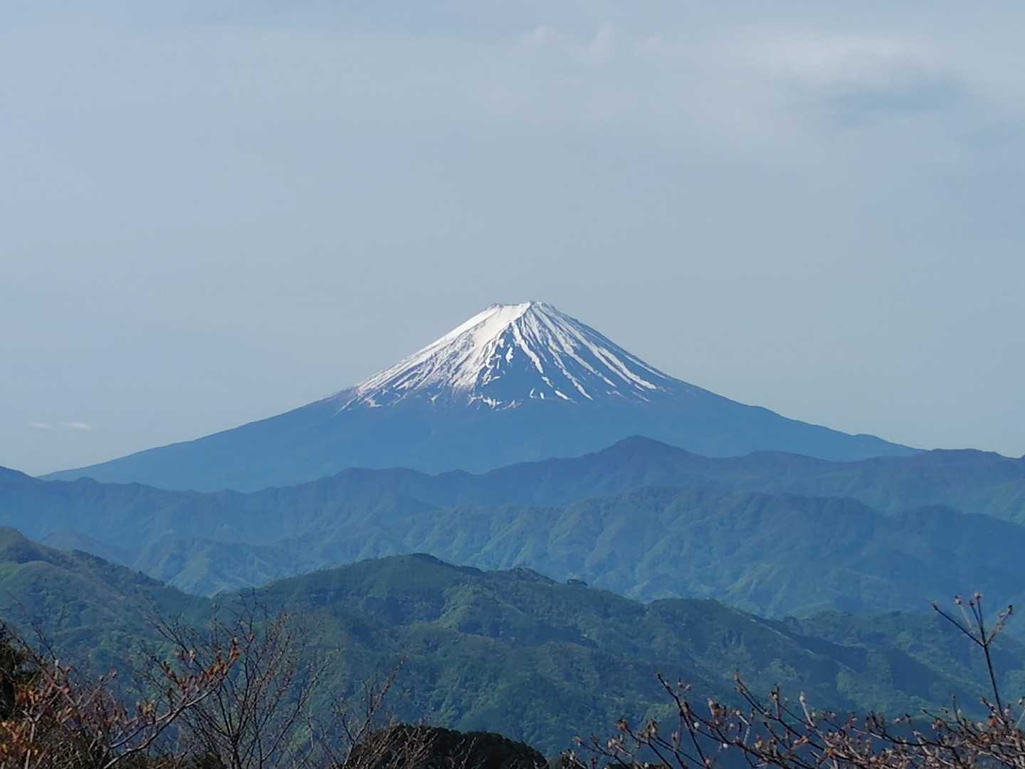 ハンゼノ頭は広い、眺めが良い、ベンチ有るで休憩に良い👍