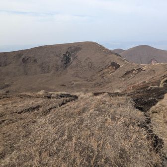 火口を見ながら一周する