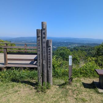 本日の最高峰、高鈴山へ。