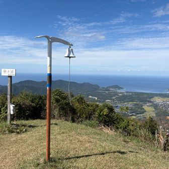 鐘がいい雰囲気出してます
頂上でお昼休憩後　下山です