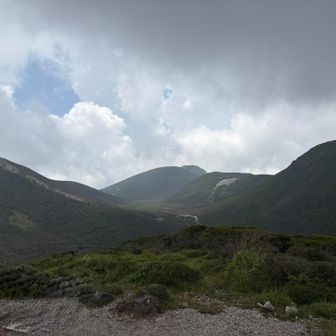 山頂からはぐるっとくじゅう見渡せる😊