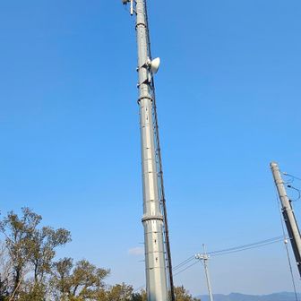 ブーンて音がしているので
島の発電所かな…？ここ