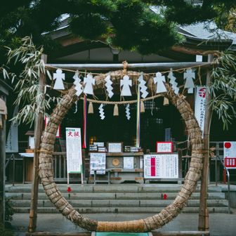 左右左と8の字に回ってお参りします。