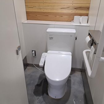 な、なんと！？室堂のトイレはウォシュレット完備(4台)です、すごすぎる！