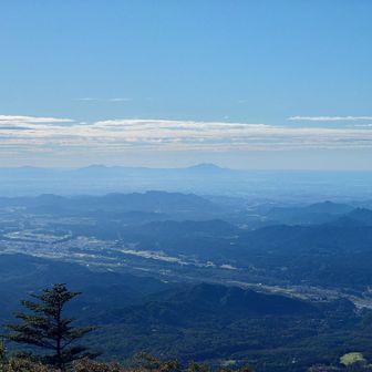 筑波山もうっすらと