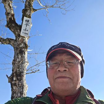 どやって降りるか、考えてる
直滑降しかないっしょや