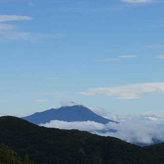 バックに岩木山。
形が秀逸！！