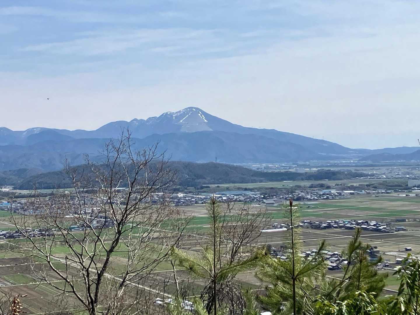 伊吹山が見えます。