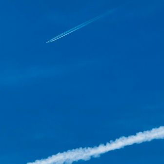 飛行機雲✈️ ふたつ