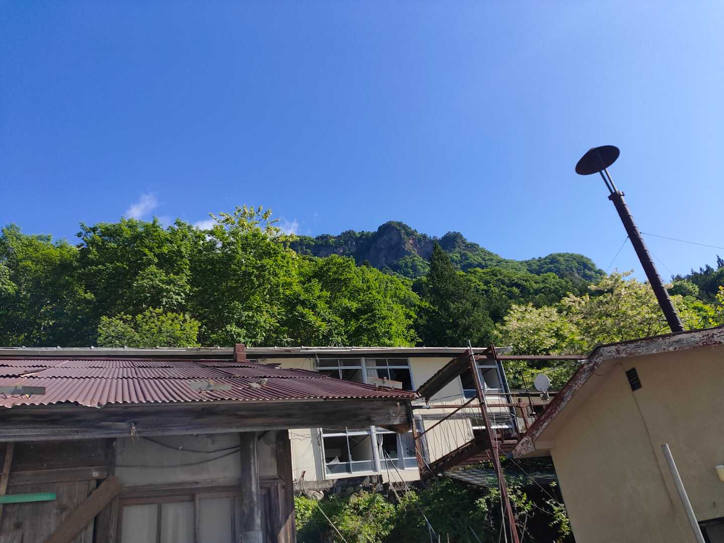 毎日赤岩岳を見上げて出勤していたのだろう