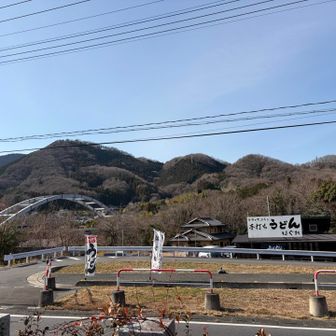 駅のすぐ向かい側