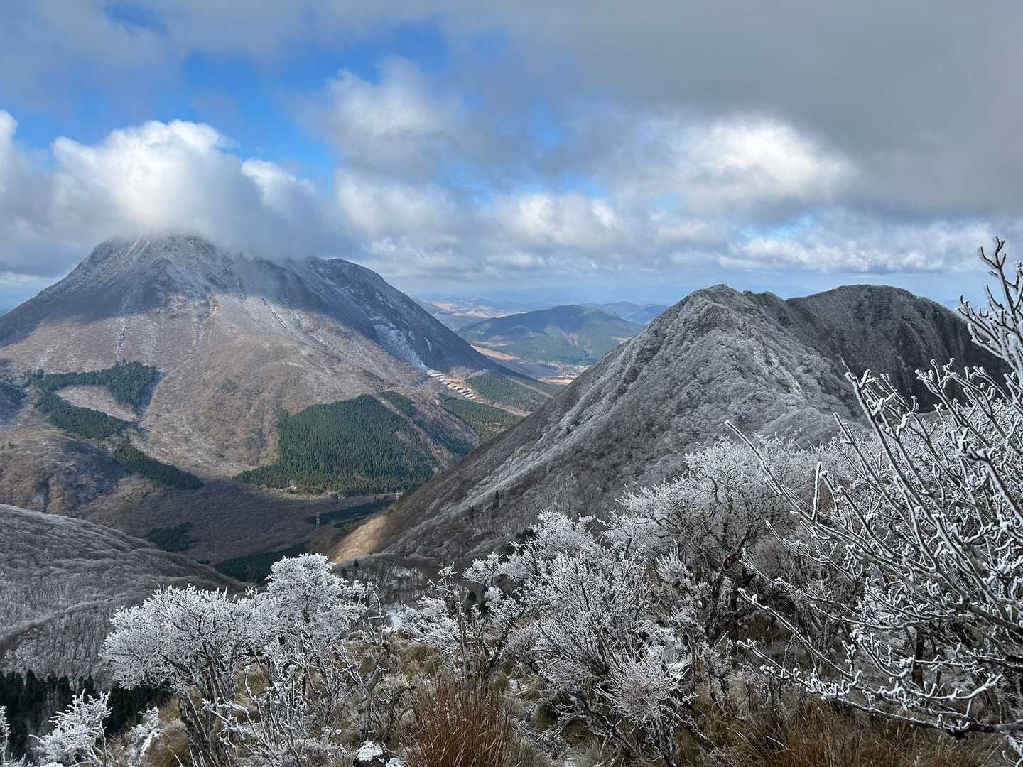 雪を纏った鞍ヶ戸&由布岳🙌