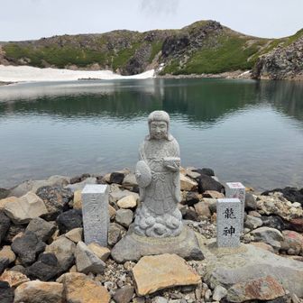 三ノ池のほとり。龍神様。