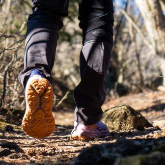 shantiちゃんの足です。