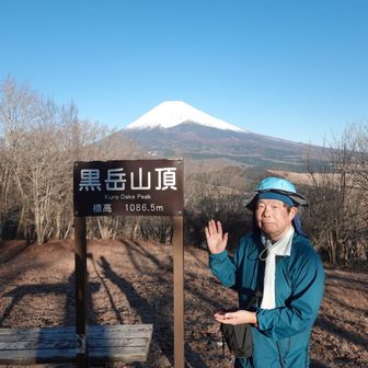 黒岳山頂。目の前に大きな富士山