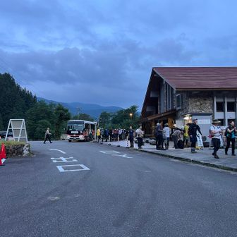 今年4回目の市ノ瀬です。バスを横目に見ながらスタート！