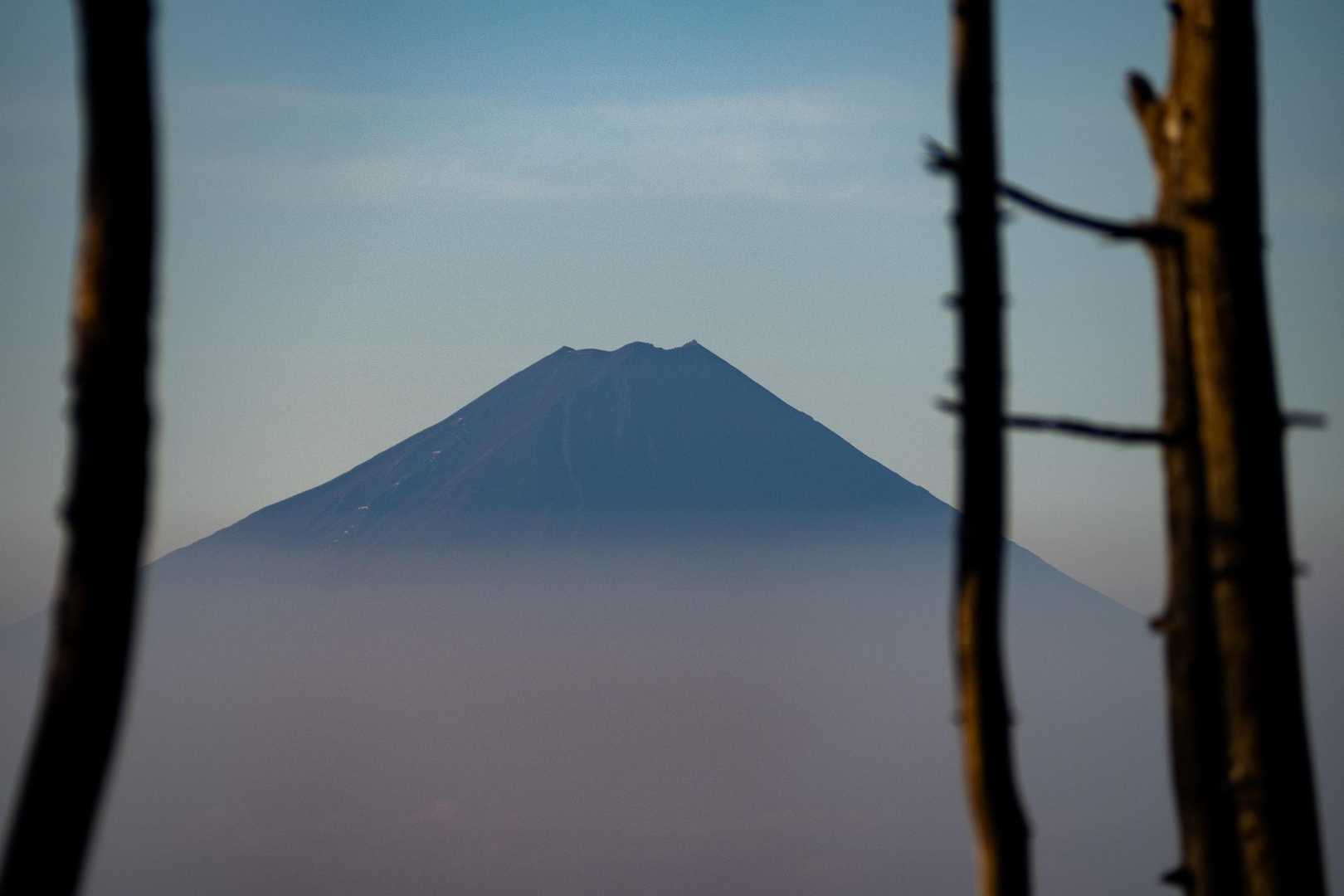 もやがかっている富士山も良いものです。
