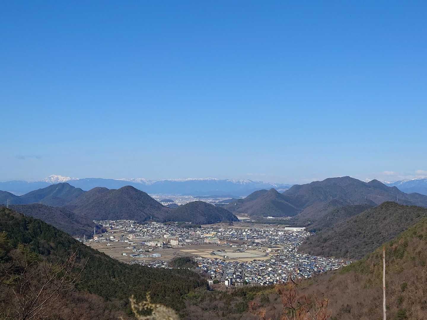 雪を被った山は綺麗。