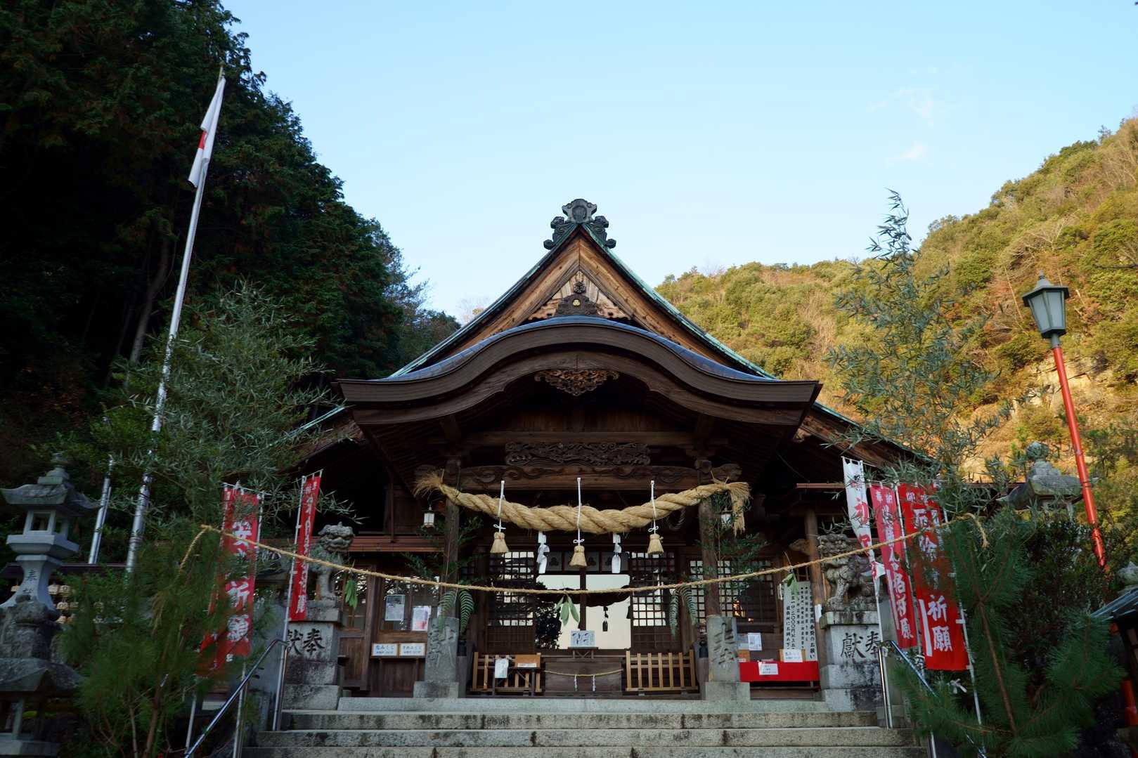 大頭神社の駐車場からスタート🎵
お参りして、妹背の滝へ。