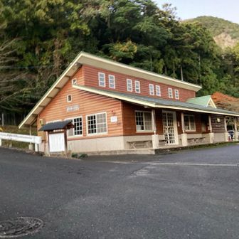 藤原登山口休憩所からスタート