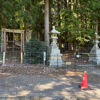 神社に行きたいけど、すごいバリケードで、どこから入るのさえわからず、開け方がわからんかったから、結局は端っこから入ったよ…😱