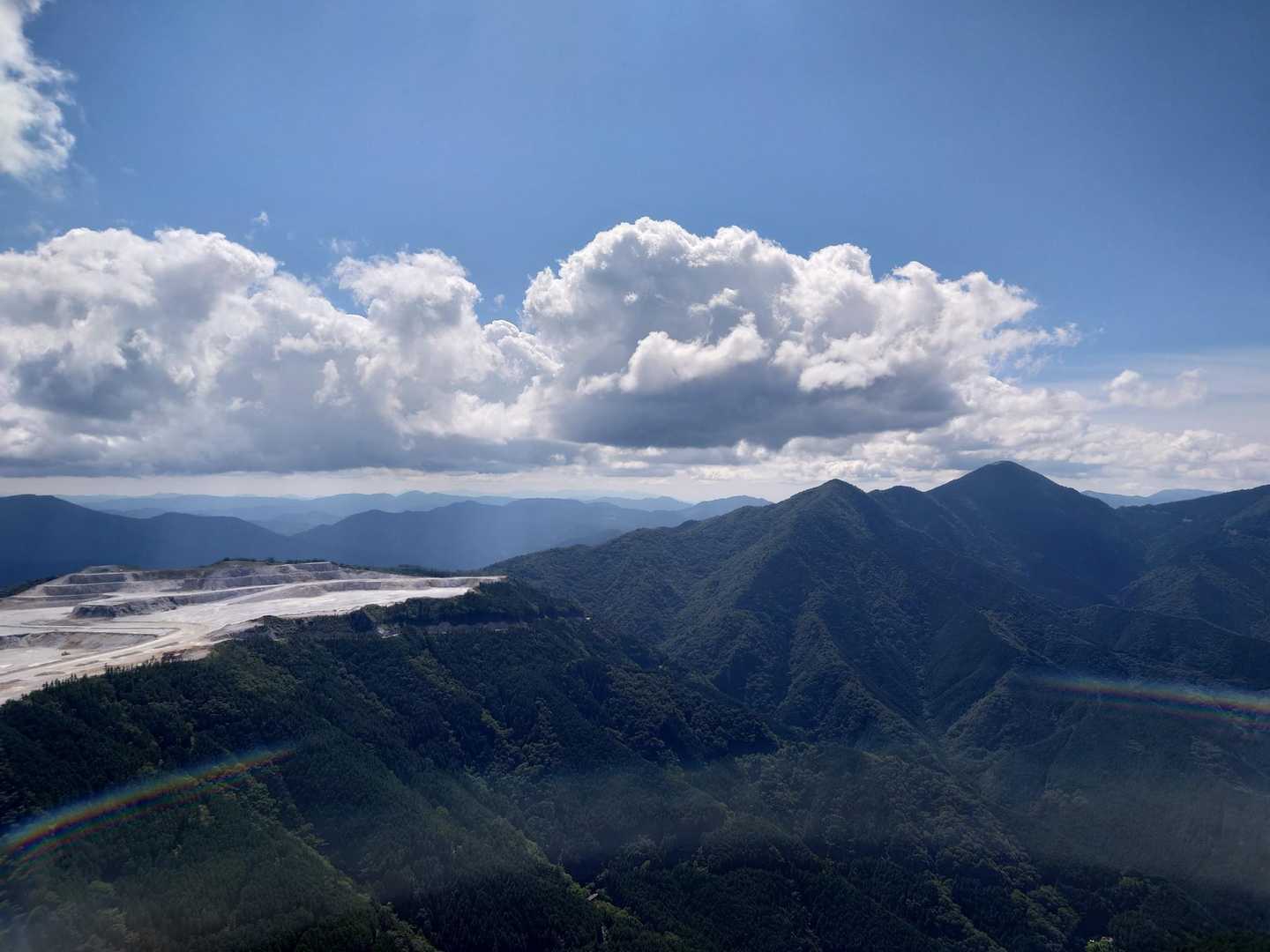 あの山が気になる、右側のピークの